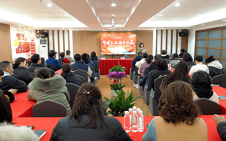 智造未來(lái)，攜手共贏！劉潭服裝舉行2025年績(jī)效簽約儀式