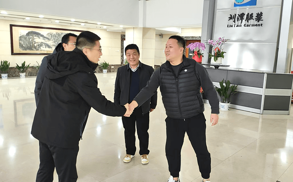 區(qū)應(yīng)急管理局黨委邱書(shū)記帶隊(duì)走訪劉潭服裝