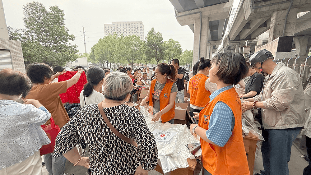 暖聚劉服，愛匯久久！劉潭服裝公益義賣傳遞溫暖力量