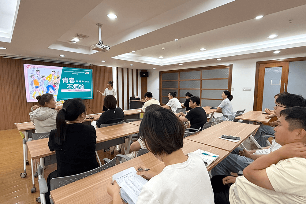 區(qū)婦聯(lián)走進(jìn)劉潭服裝，共話家庭教育新篇