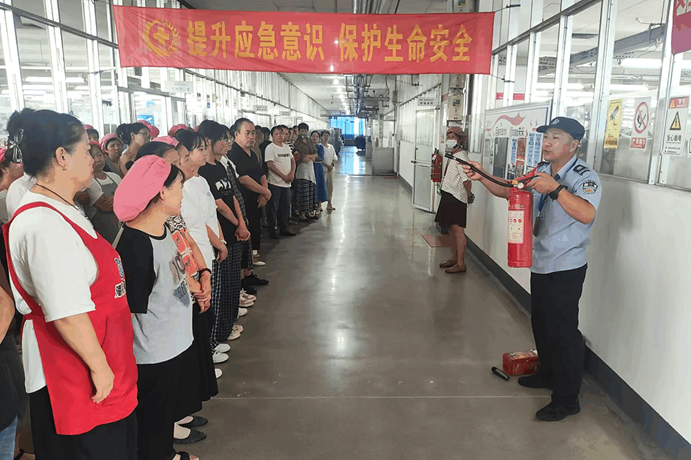 劉潭服裝：高溫天強(qiáng)化特殊工種安全實訓(xùn)