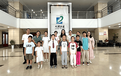 社區(qū)親子探秘“衣”世界！家庭參觀團(tuán)走進(jìn)劉潭服裝