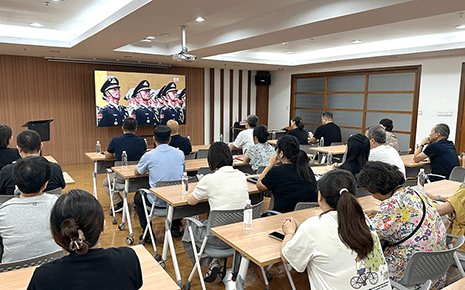 銘記歷史 共沐榮光——?jiǎng)⑻斗b黨支部組織觀看“9·3”勝利日大閱兵 銘記歷史 共沐榮光——?jiǎng)⑻斗b黨支部組織觀看“9·3”勝利日大閱兵