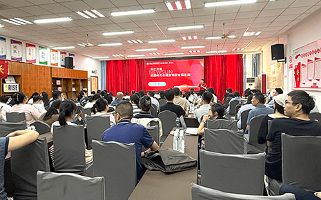內(nèi)外兼修！劉潭服裝積極學(xué)習(xí)網(wǎng)絡(luò)營銷新知識