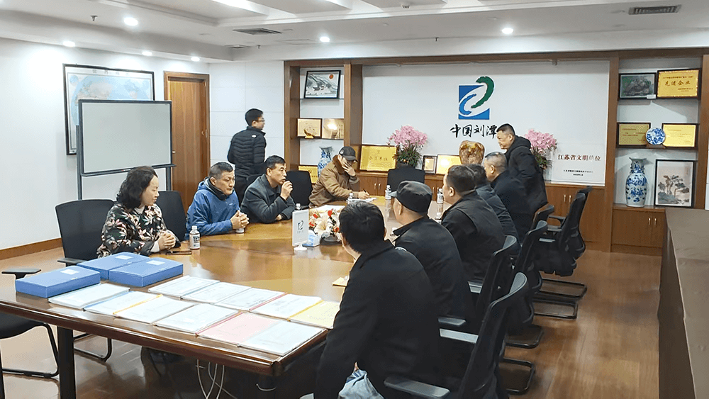 市安全生產(chǎn)第五督導(dǎo)組夜間深入劉潭服裝開展安全生產(chǎn)檢查