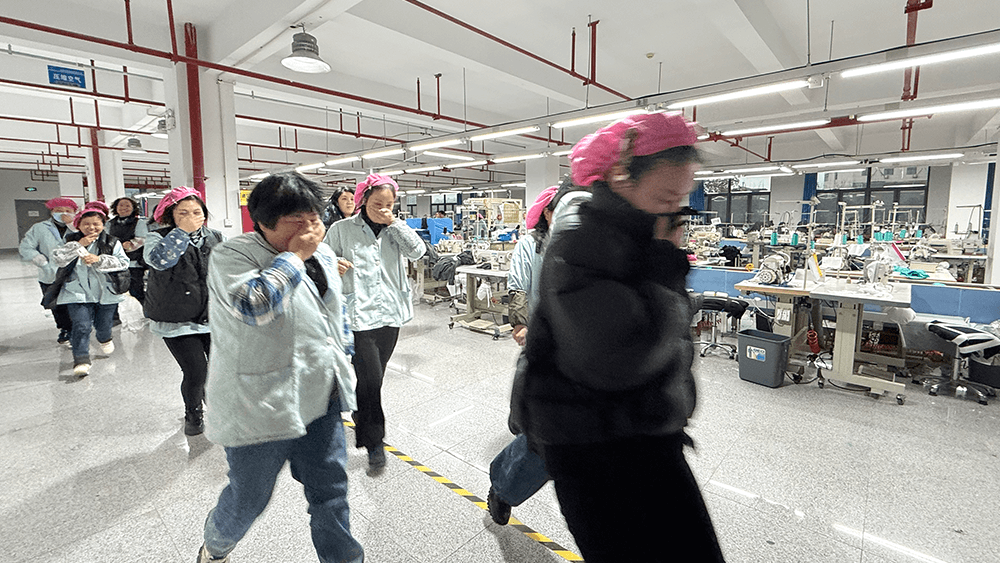 劉潭服裝開展冬季應急逃生演練：筑牢安全防線
