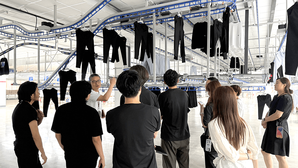 實(shí)地察產(chǎn)線 交流促共贏｜重要客戶蒞臨劉潭服裝針織新車間參觀指導(dǎo)
