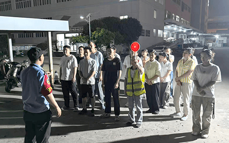 劉潭服裝開展宿舍夜間逃生疏散演練：提升員工應(yīng)急自救能力